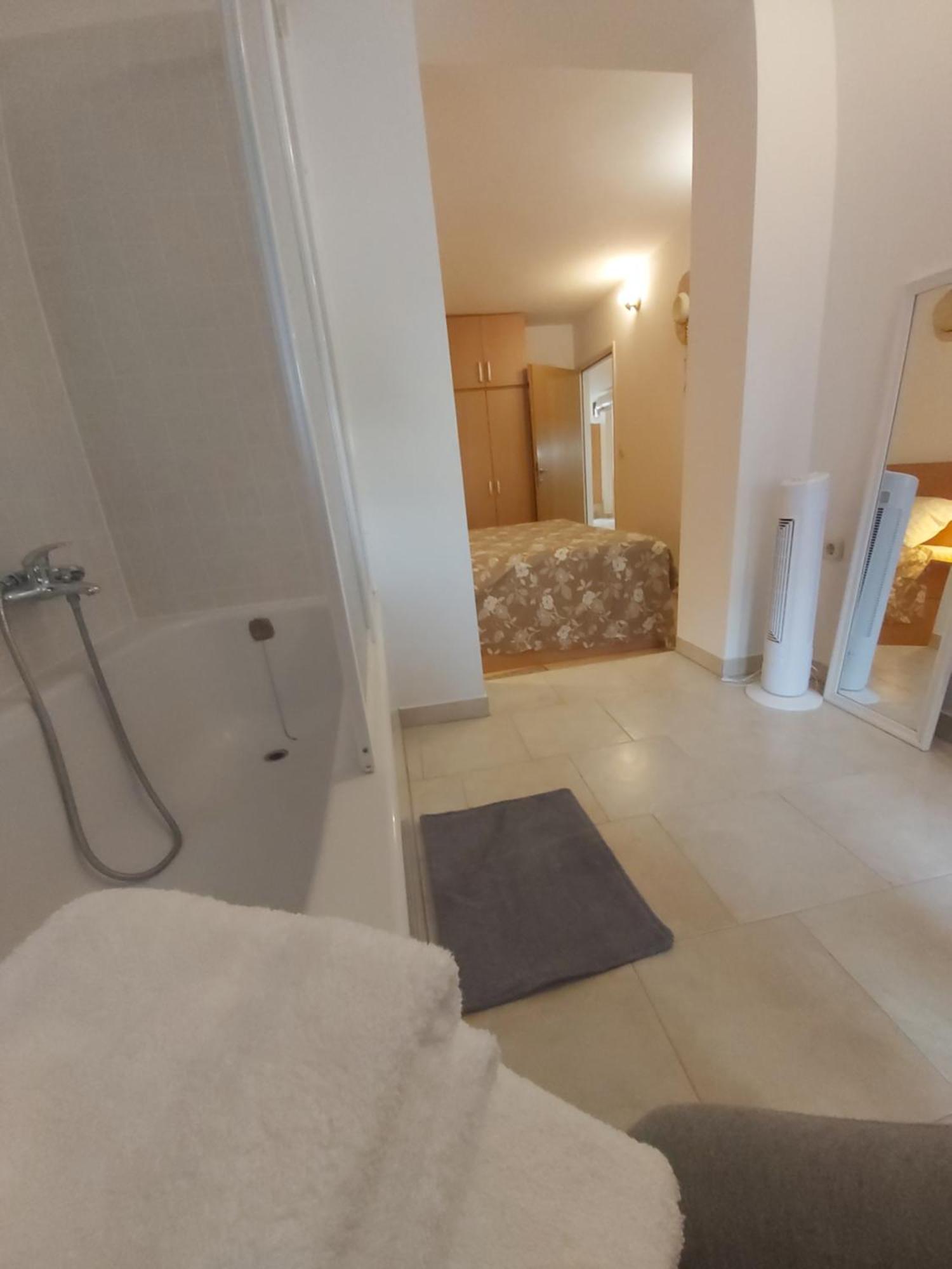 Apartman Luce With Shared Pool Zadar Exteriér fotografie